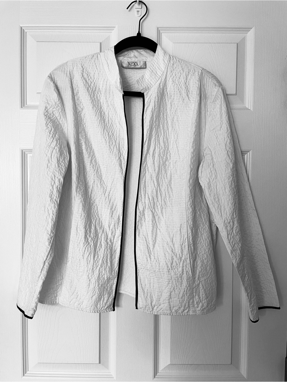 EUC NEXX Vintage White Crinkle Jacket Black Trim Collarless Open Front